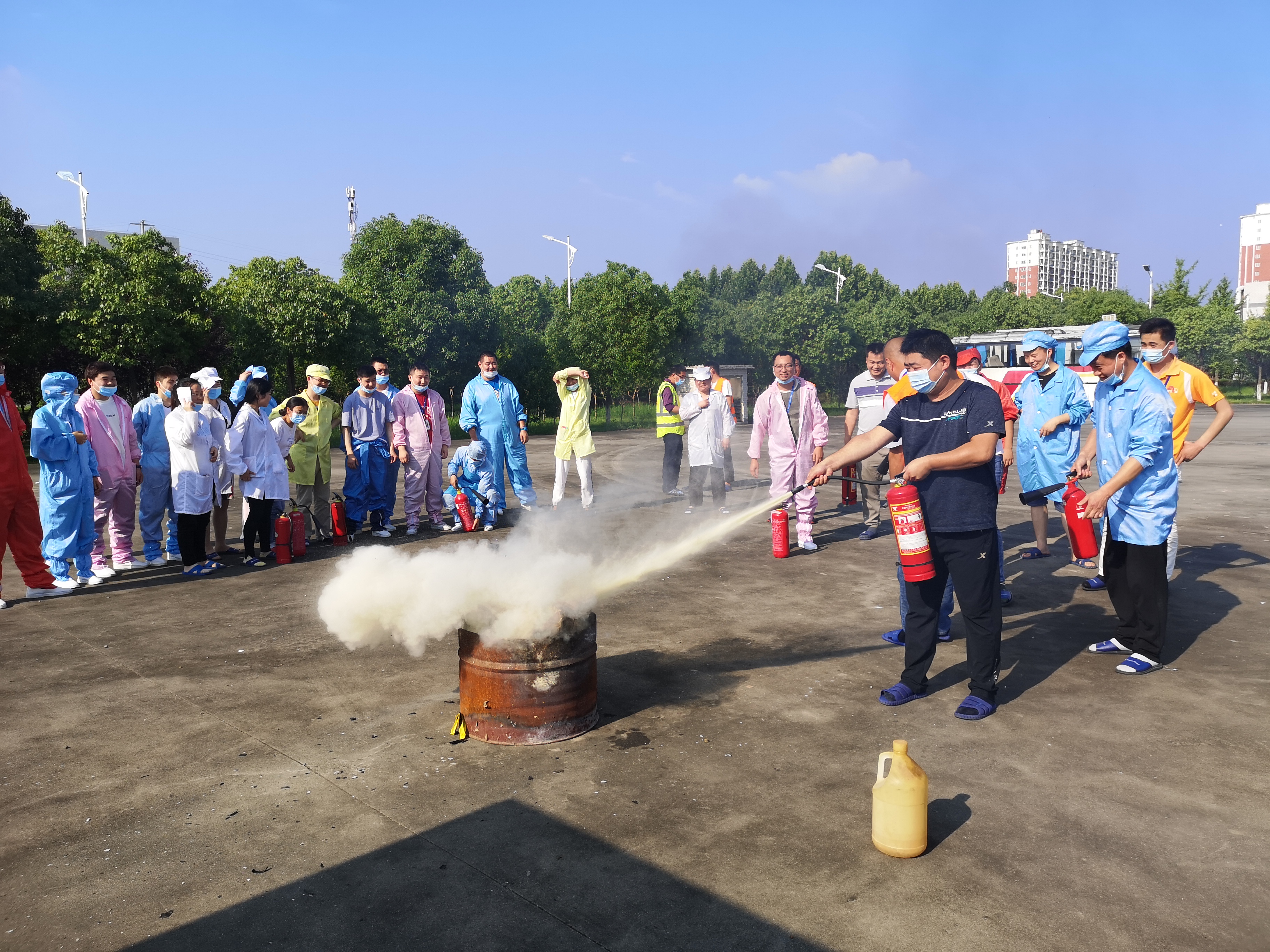 器件-滅火器實(shí)操演練.jpg 器件-滅火器實(shí)操演練.jpg